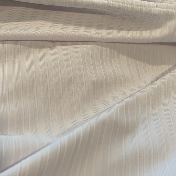 Dex V-Neck Tie Front Top; Size Large - Picture 6 of 8